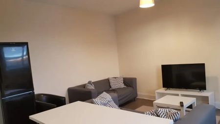 5 bedroom flat to rent - Photo 2