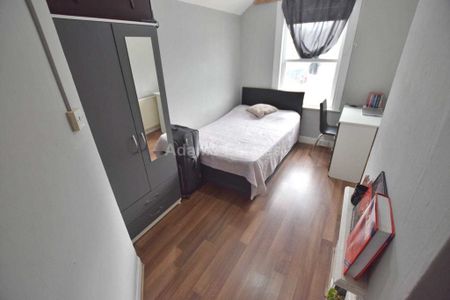 4 bedroom terraced house to rent - Photo 3