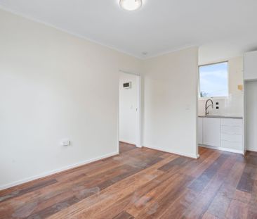 Stunning Apartment in the Heart of Richmond - Photo 1