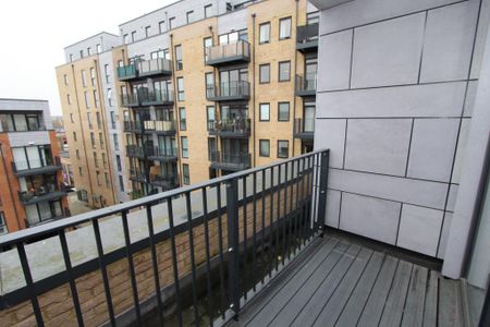 2 bedroom penthouse to rent - Photo 4