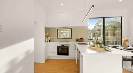 Beautiful family home waiting for you! - Photo 2