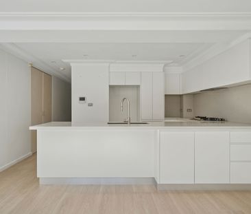 Beautifully Presented and Light Filled Garden Apartment - Photo 2