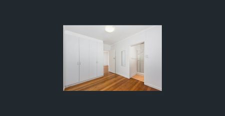 Leafy Garden Aspect Apartment - Photo 3