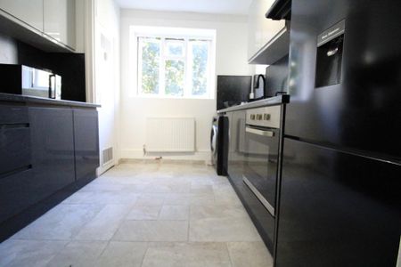 3 bedroom flat to rent - Photo 5