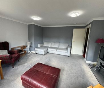 3 bedroom flat to rent - Photo 4