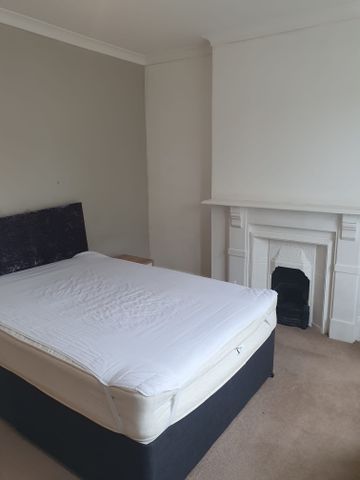 6 bedroom, 1 en-suite house - Photo 5