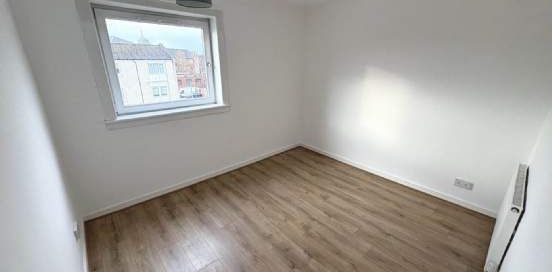 3 bedroom property to rent in Renfrew - Photo 2