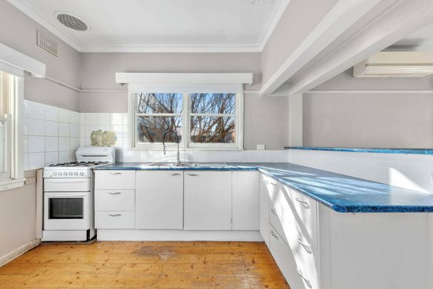 Neat and tidy three bedroom home - Photo 1