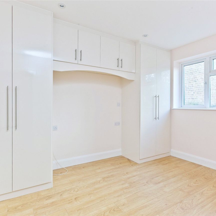 68a High Street, Esher, Surrey, KT10 flat to rent - Photo 1