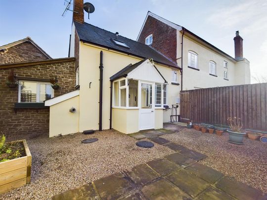 2 bedroom cottage to rent - Photo 1
