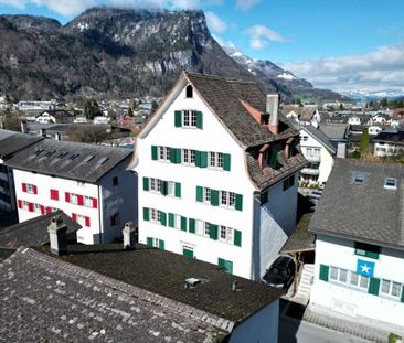 GLÄRNISCHBLICK | renovated 1.5-room apartment in a central location... - Foto 1