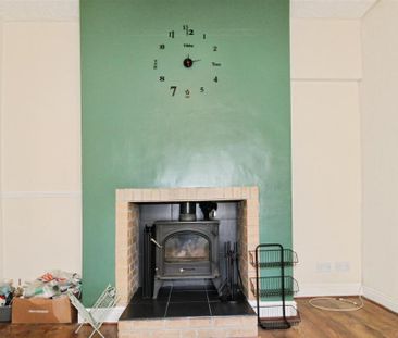 4 bedroom end of terrace house to rent - Photo 4