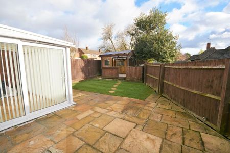 3 bedroom semi-detached house to rent - Photo 5