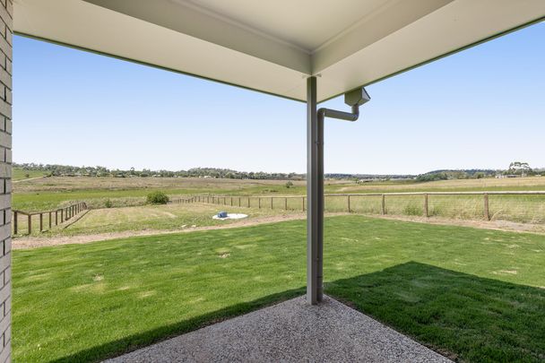 2/1 Wingspan Street - Photo 1