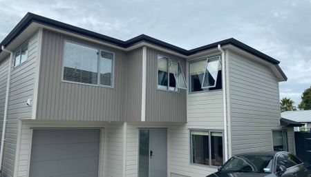 near new modern townhouse - Photo 2