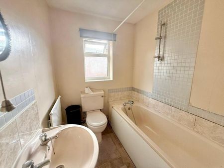 3 bedroom terraced house to rent - Photo 2