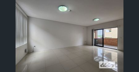 Modern 3-Bedroom Brick Townhouse with Double Lock-Up Garage - Photo 3