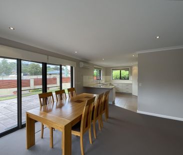 Modernised unit, you'll love Living Here! - Photo 5