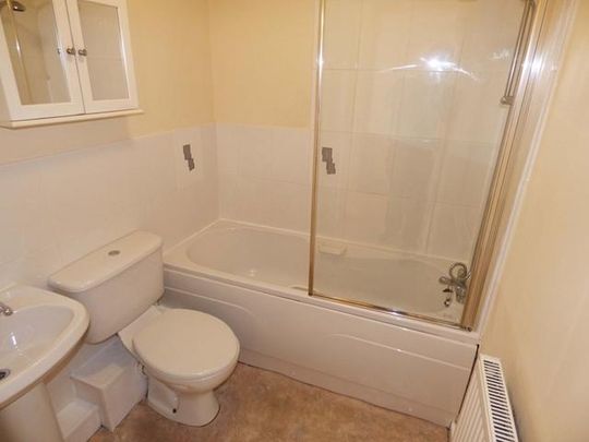 2 bedroom ground floor flat to rent - Photo 1