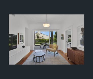 Elegant & Sophisticated Ground Floor Duplex - Photo 2