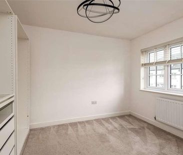 Cambria Crescent, Sittingbourne, Kent, ME10 - Photo 6