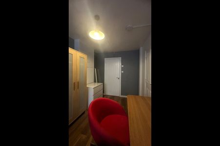 Room in a Shared House, Ashton Street, E14 - Photo 3