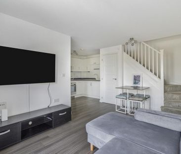 2 bedroom end of terrace house to rent - Photo 3