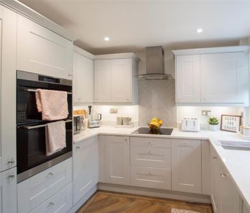 3 bedroom end of terrace house to rent - Photo 4