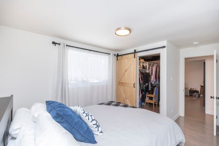 For Lease - 2018 Quincy Avenue, Beacon Hill North - South and Area, Ontario - Photo 4