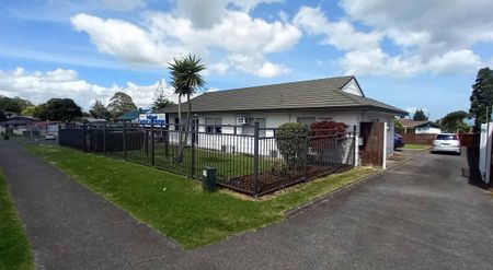 3BR Manurewa Home & A fully self contained unit. - Photo 5