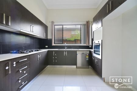 Well Presented Three Bedroom Duplex In Girraween School Catchment! - Photo 2