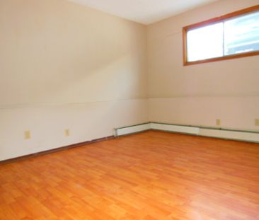 1257 WASCANA #3 ONE BEDROOM SUITE - Photo 2