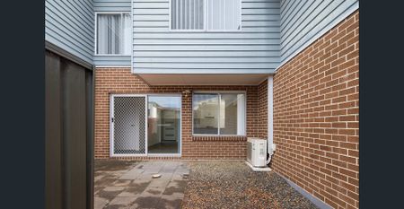 Appealing Townhouse - Photo 5