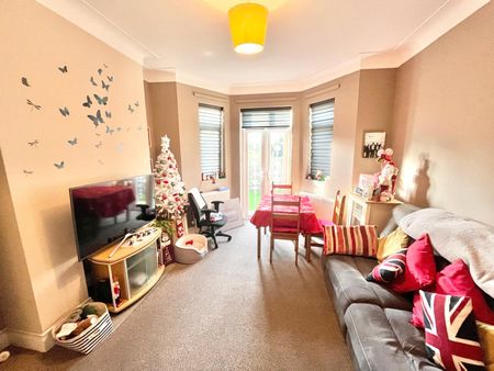 St. Helens Road, Westcliff-on-Sea, Essex, SS0 7LB - Photo 2