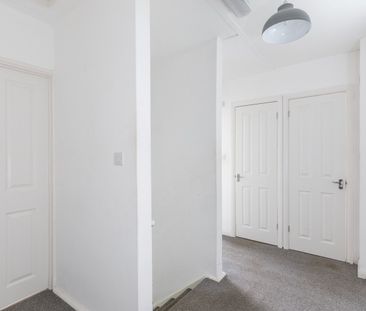 6 Bed Semi-Detached House, Elm Grove, BN2 - Photo 5