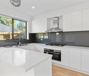 Modern Three Bedroom Townhouse in the Heart of Heathmont! - Photo 5