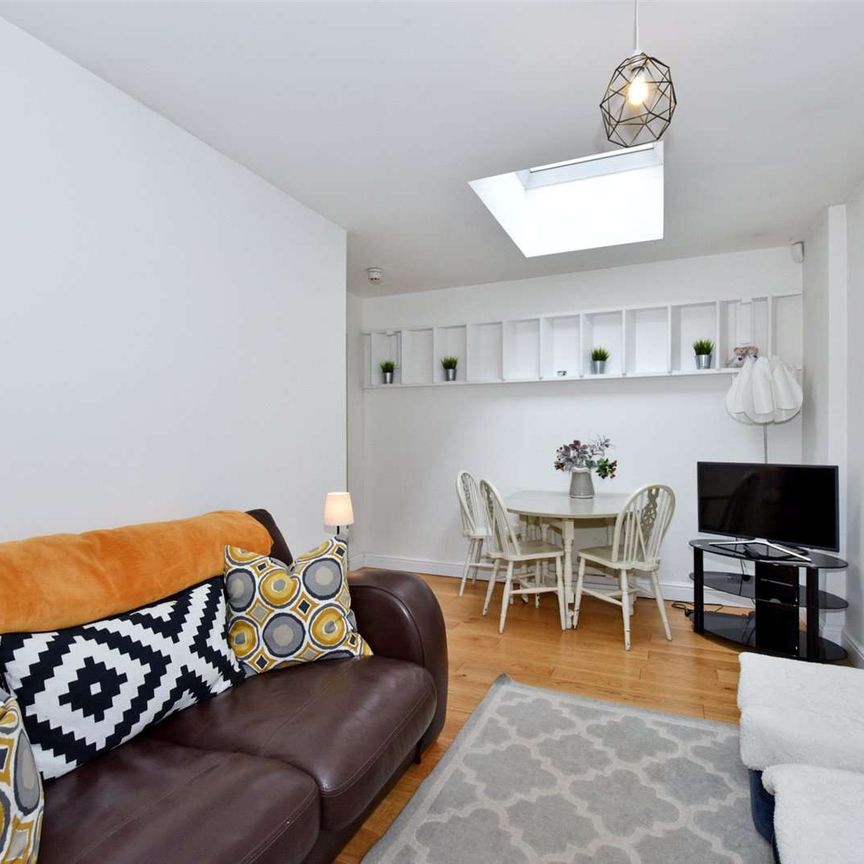 All inclusive short let. A super apartment in the centre of Henley available for short let - Photo 1