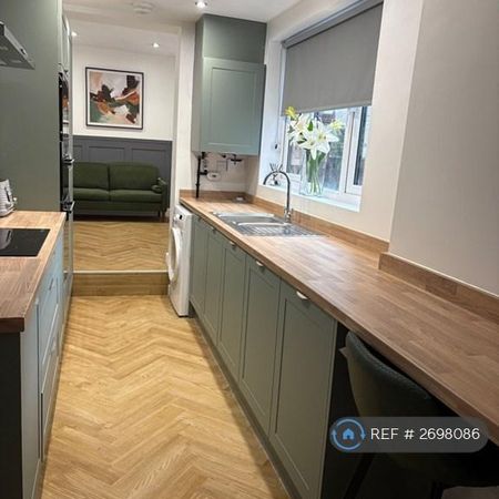 1 bedroom in a house share to rent - Photo 3