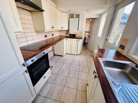 3 bedroom terraced house to rent - Photo 3