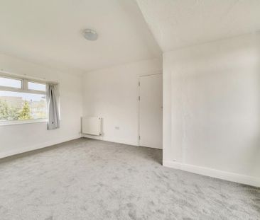 4 bedroom semi-detached house to rent - Photo 2