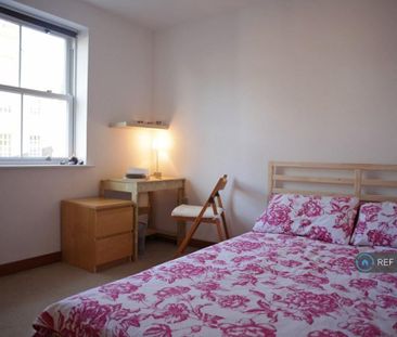 3 bedroom end of terrace house to rent - Photo 4