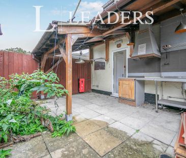 1 bedroom in a house share to rent - Photo 5