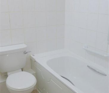 1 bedroom retirement property to rent - Photo 5