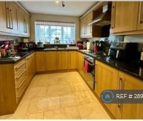 4 bedroom detached house to rent - Photo 4
