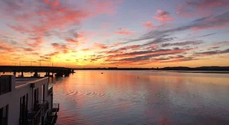 LUXURY PENTHOUSE APARTMENT OVERLOOKING THE HARBOUR - Photo 4