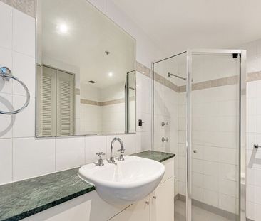 Spacious Studio in the Heart of Chatswood - Photo 2