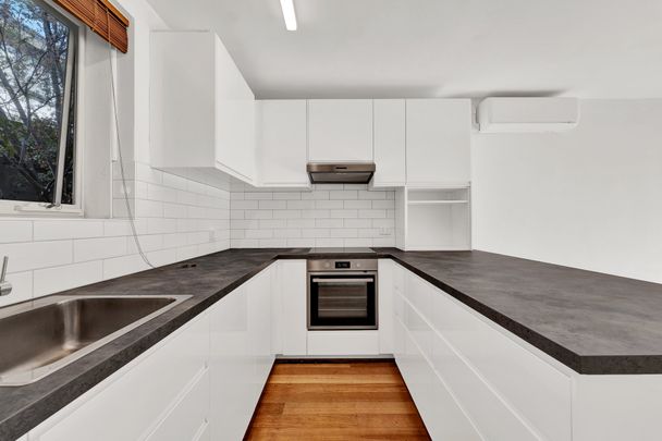 Bright, North-Facing Apartment in Prahran - Photo 1