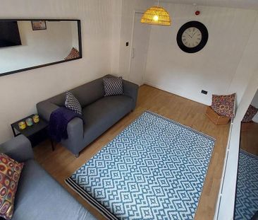 Mixed use to rent - Photo 2