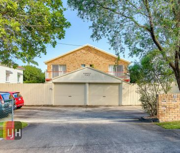 AIR CONDITIONED TWO BEDROOM TOWNHOUSE WITH COURTYARD - Photo 2
