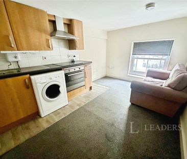 1 bedroom flat to rent - Photo 2